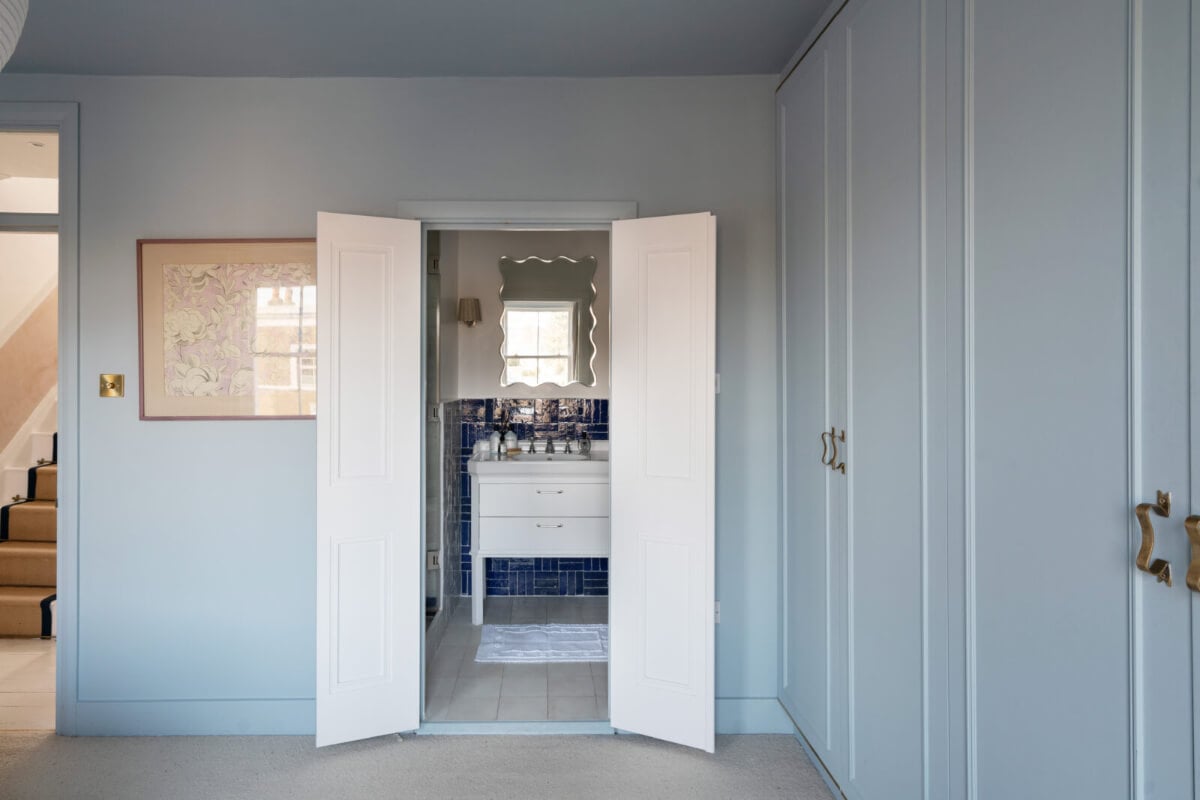 A Bright Victorian House with Plaster Walls and Blue Rooms 16 blue bedroom en-suite bathroom