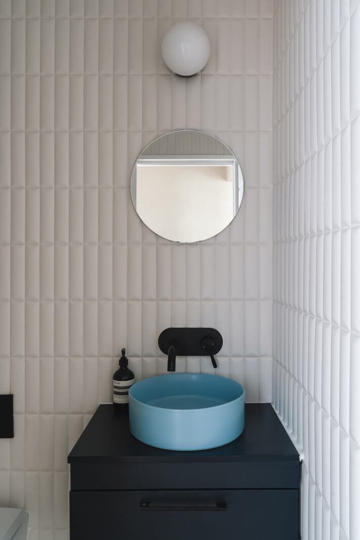 Contemporary Interiors in a Georgian Duplex Apartment in London 15 blue round sink