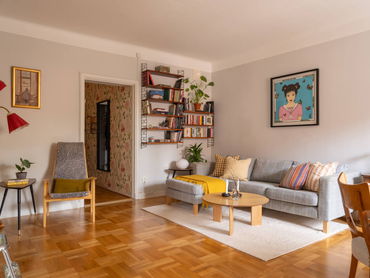 A Light Corner Apartment with a Pale Yellow Kitchen 6 bookshelves living room