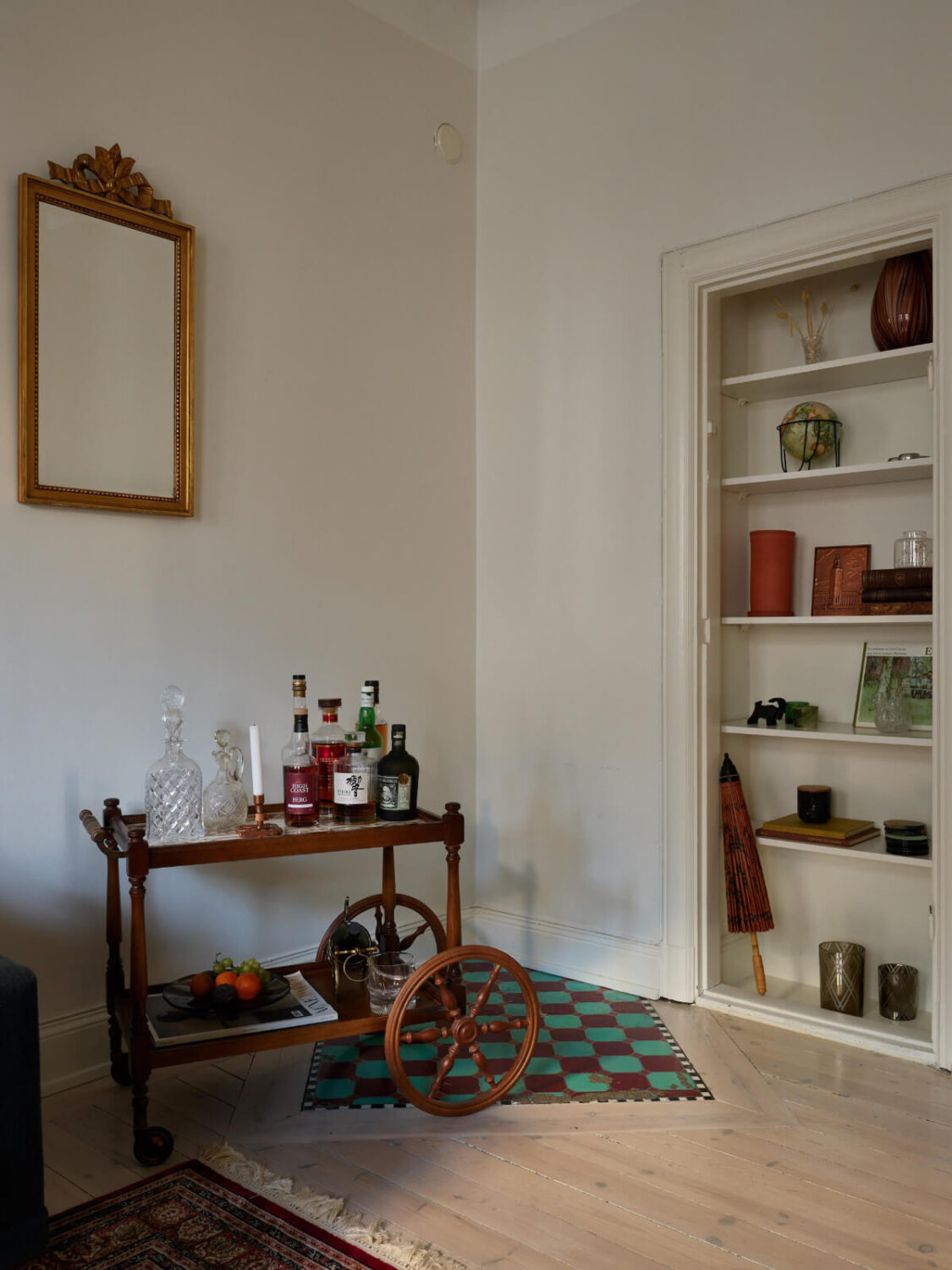 A Two-Bedroom Apartment with a Charming Bathroom 5 built-in shelves