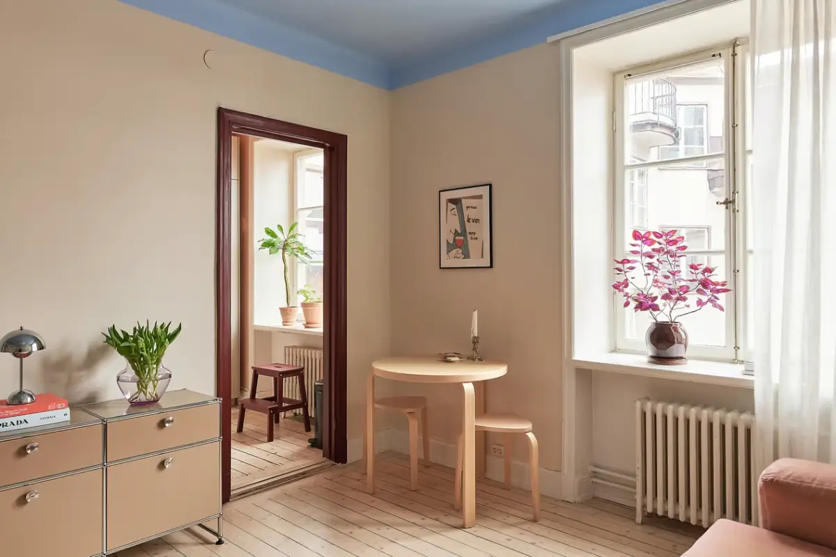 A Colorful Studio Apartment in Stockholm 5 color accents studio apartment