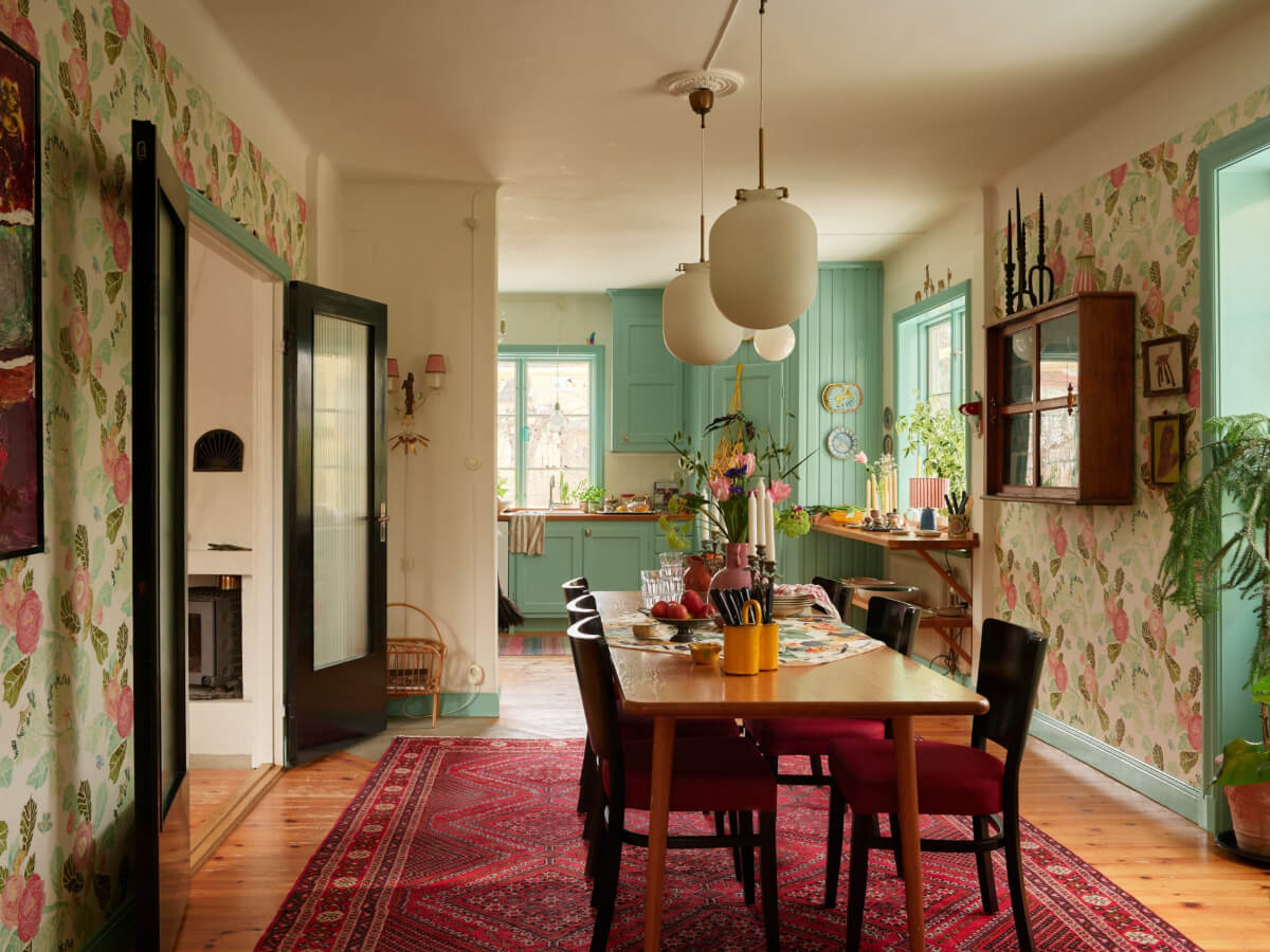 Best of 2025: Dining Rooms 45 colorful open plan kitchen dining room floral wallpaper