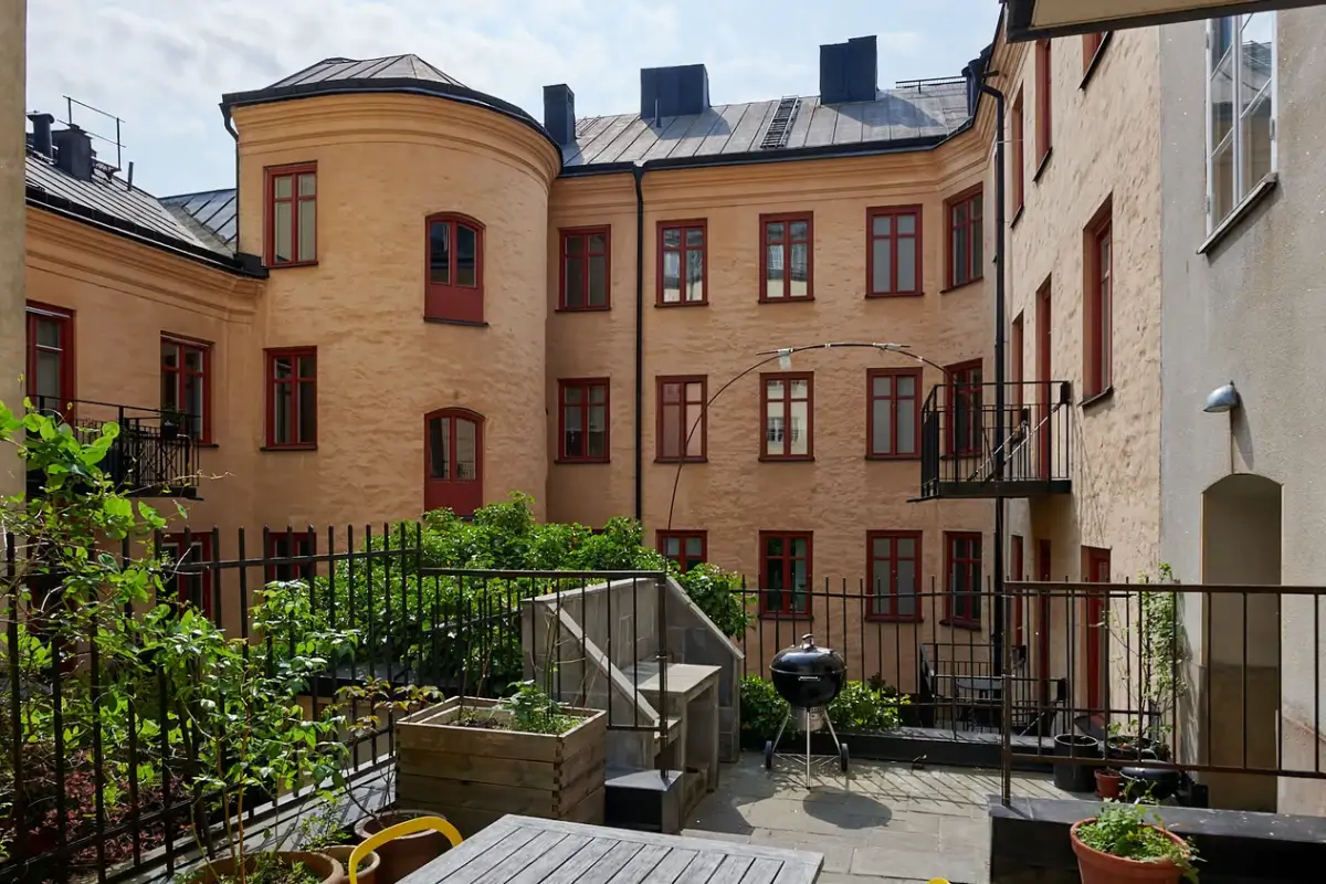 A Colorful Studio Apartment in Stockholm 14 communal courtyard
