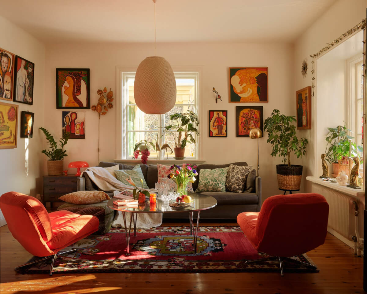 Colorful Interiors in a Wonderful Early 20th Century Swedish Villa 14 cozy colorful living room art