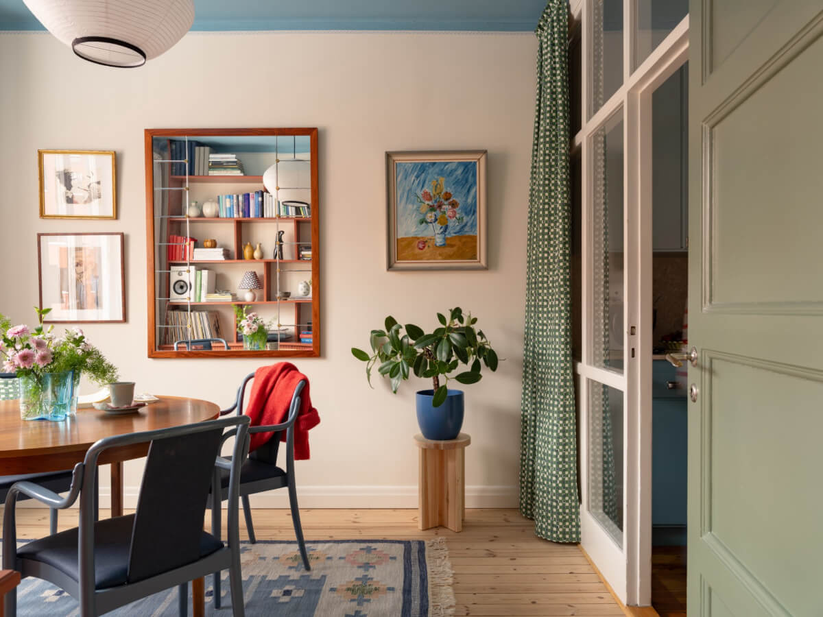 A Beautiful Well-Preserved 1930s Apartment with a Blue Kitchen 7 dining room with blue ceiling glass partition wall
