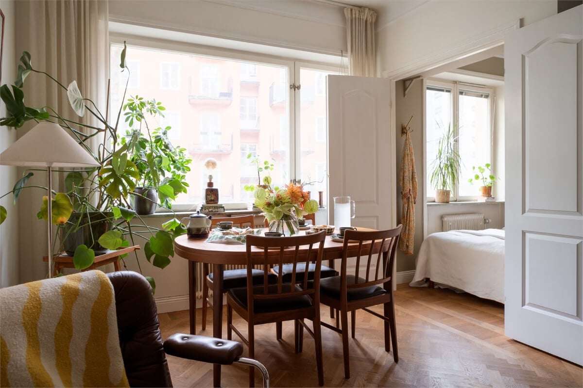 A Small Open-Plan Apartment with Midcentury Furniture 12 double doors to bedroom