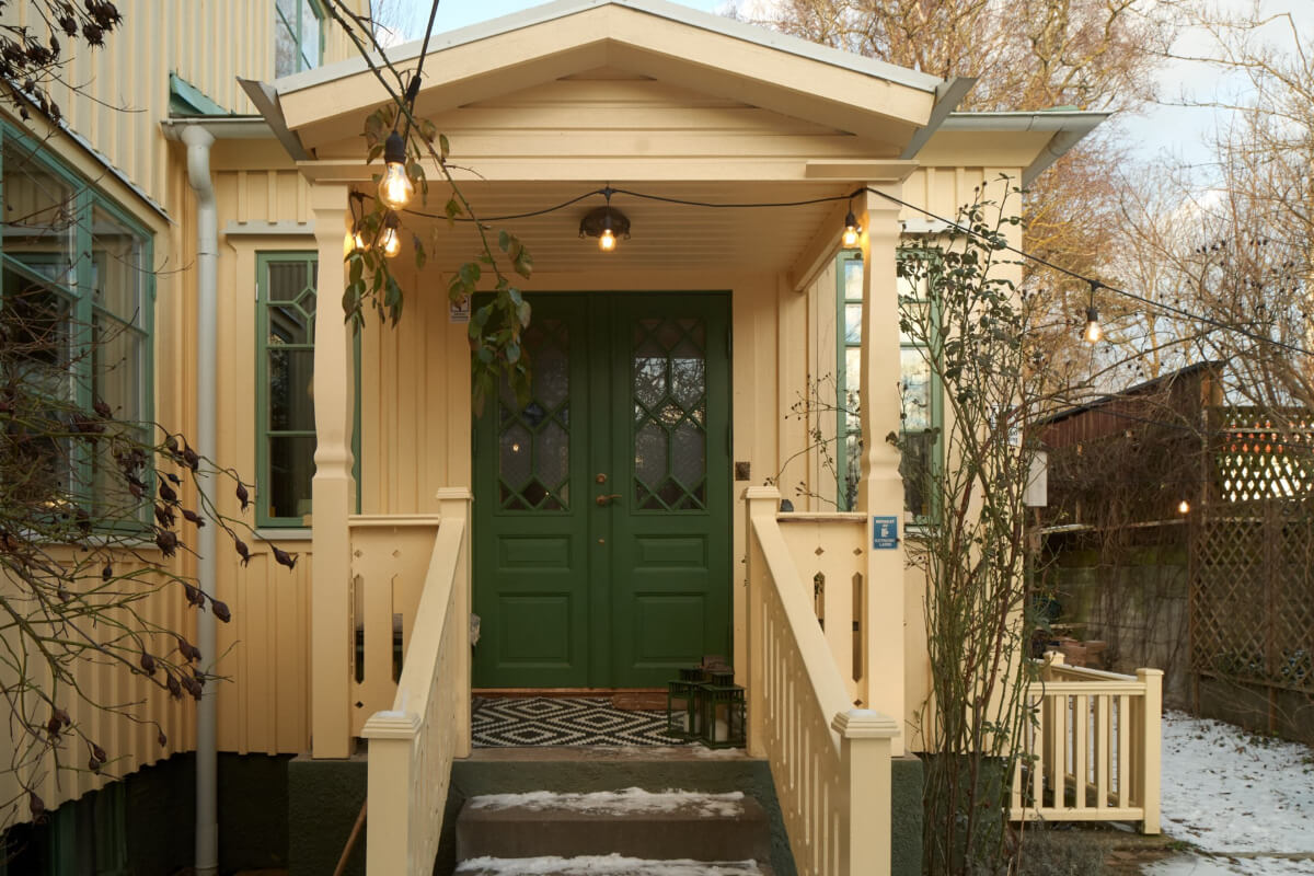 Colorful Interiors in a Wonderful Early 20th Century Swedish Villa 48 entry porch green doors