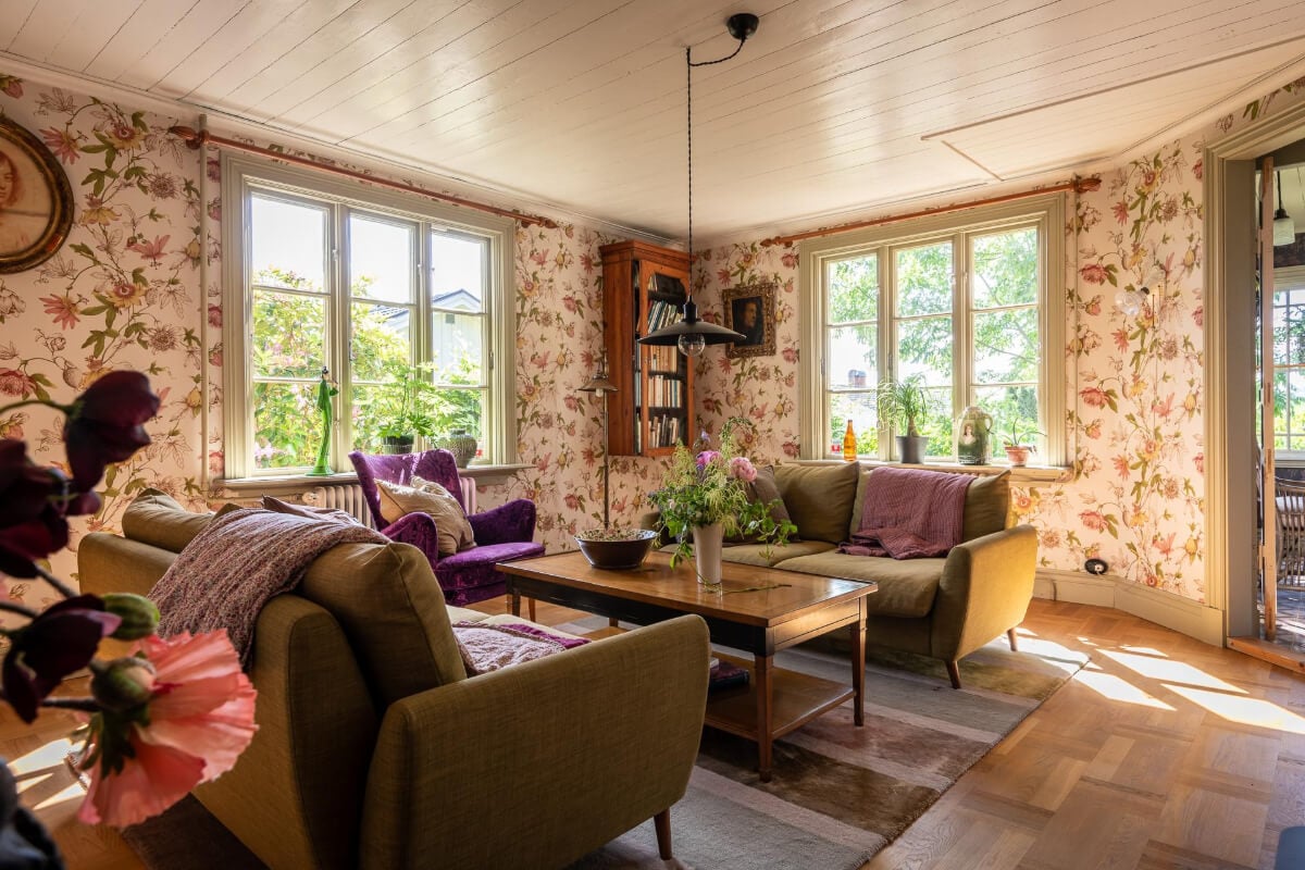 A Beautiful Historic Swedish Country House with Wallpapers 21 floral wallpaper living room