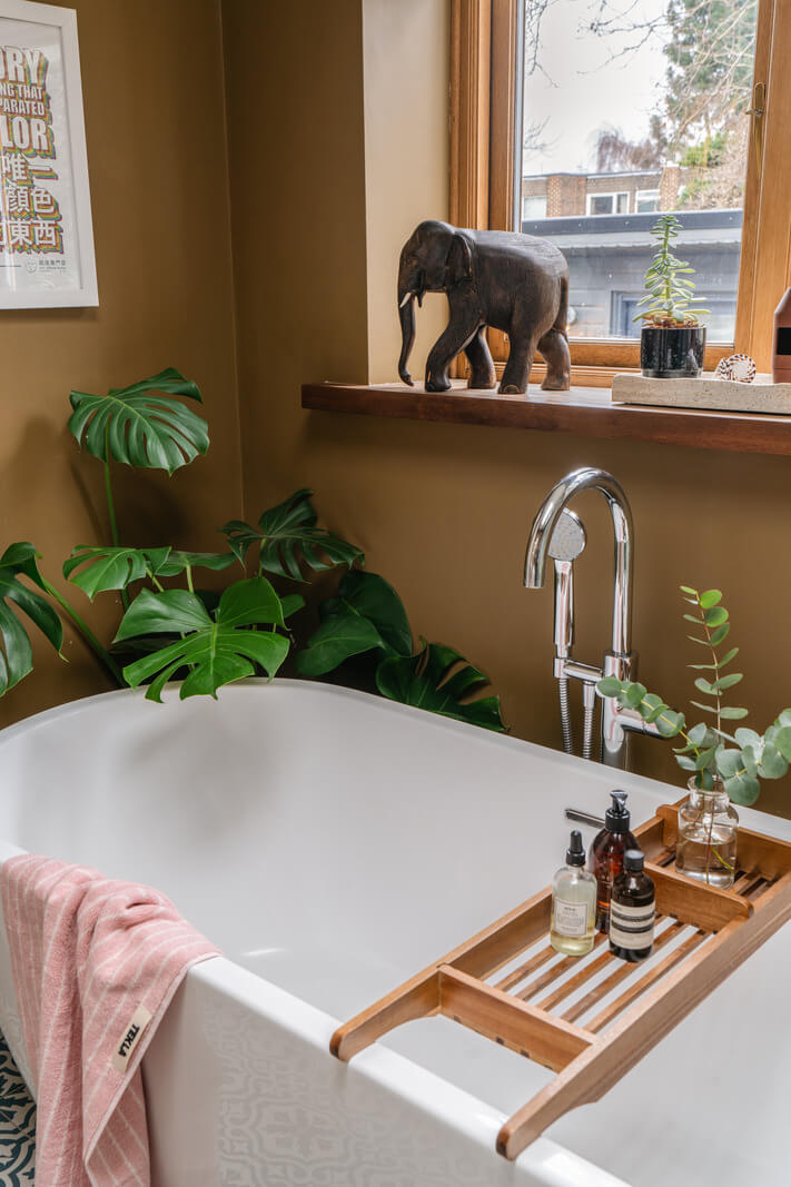 A Charming Garden Apartment in a Victorian House 17 freestanding bath