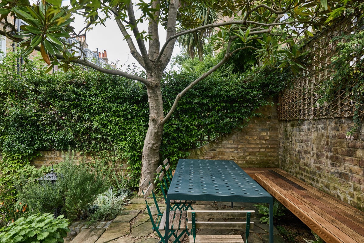 Best of 2025: Balconies and Gardens 67 garden dining spot