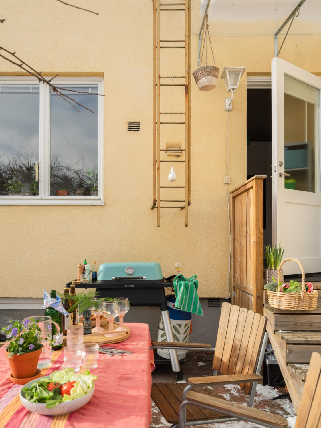 Colorful Decor in a Charming Family Duplex Apartment in Stockholm 34 garden terrace