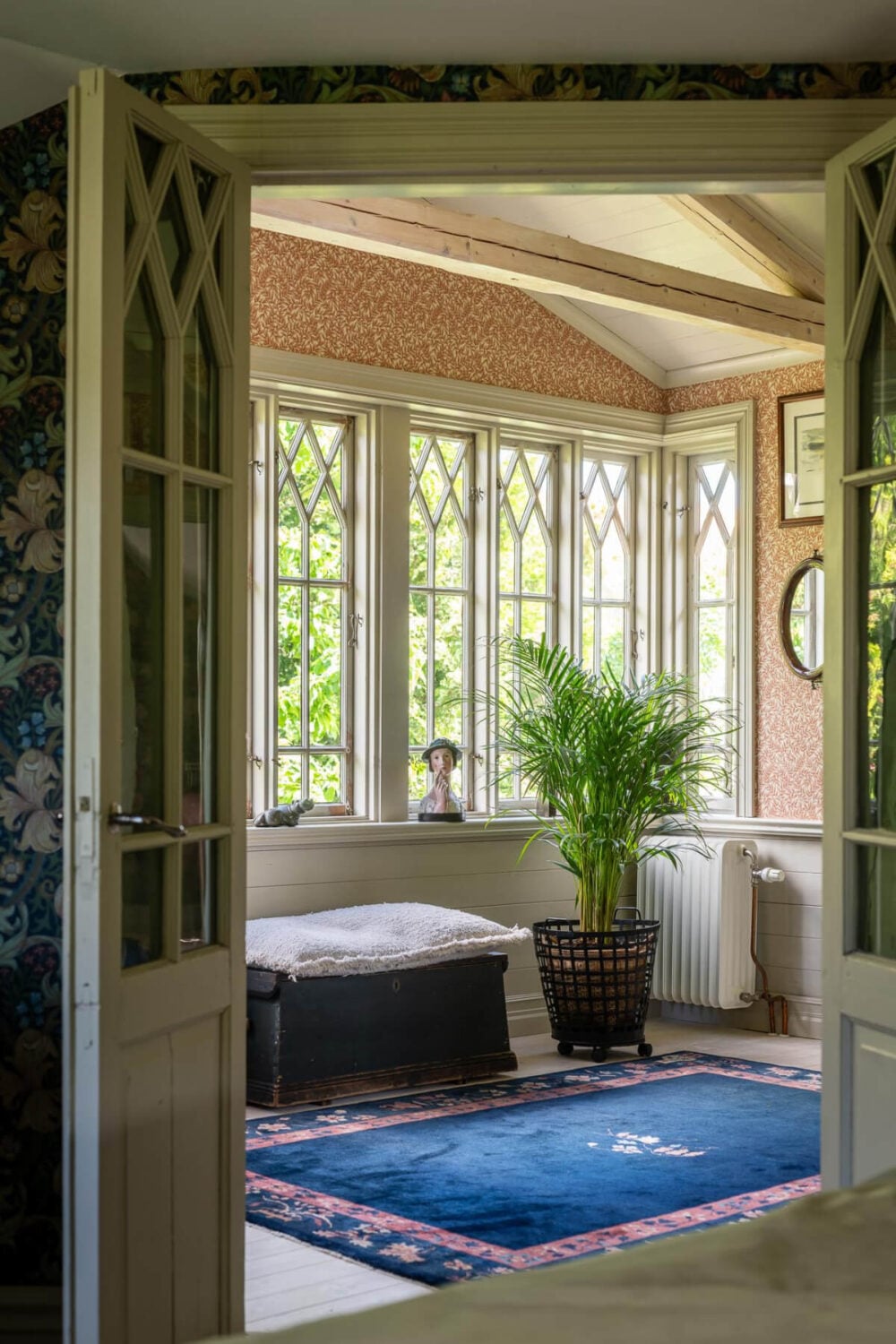 A Beautiful Historic Swedish Country House with Wallpapers 29 glass doors
