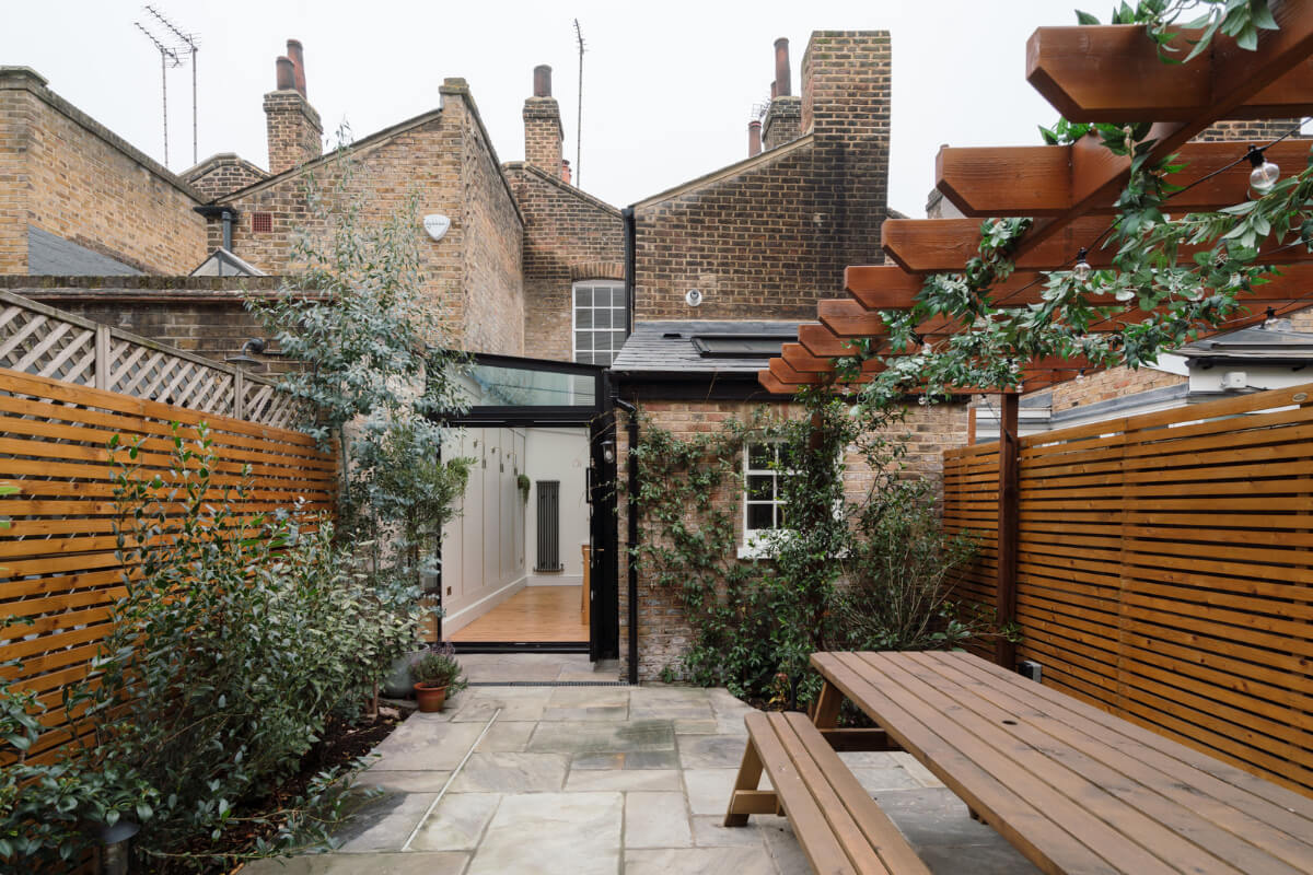 A Renovated Georgian House with an Extended Kitchen 14 glass A Renovated Georgian House with an Extended Kitchen