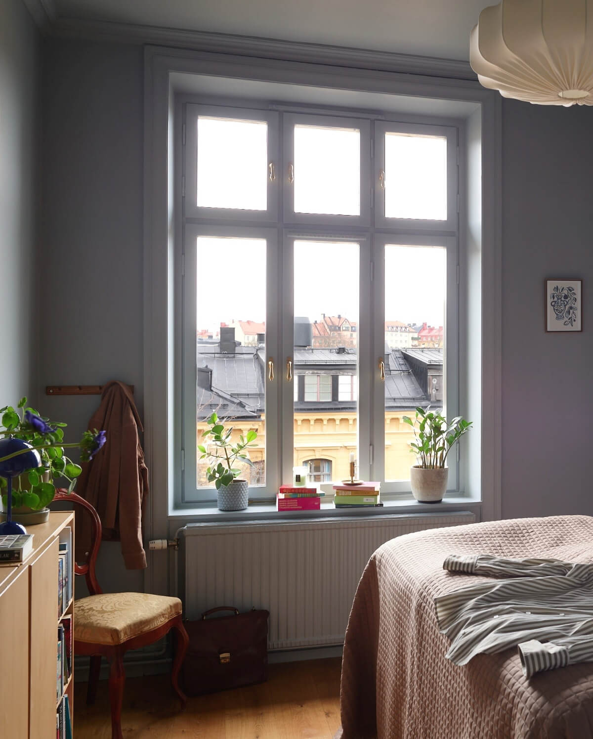Lovely Color Combinations in a Charming One-Bedroom Apartment 19 gray bedroom