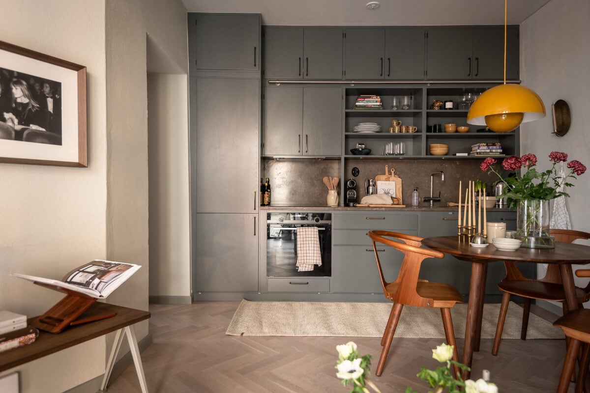 A Small Ground Floor Apartment Decorated in Gray Tones 7 gray floor to ceiling kitchen round table