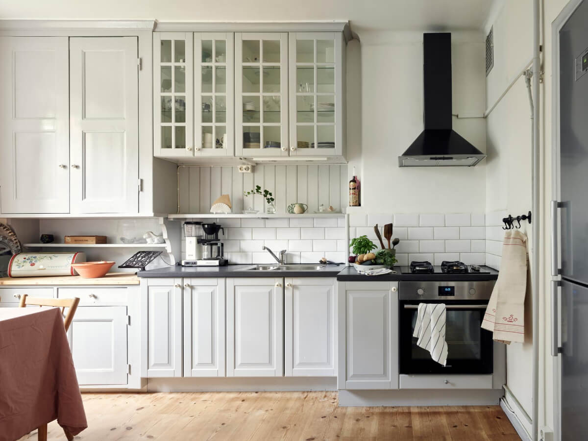 A Pink Ground Floor Studio Apartment with a Large Kitchen 9 gray kitchen white tiles