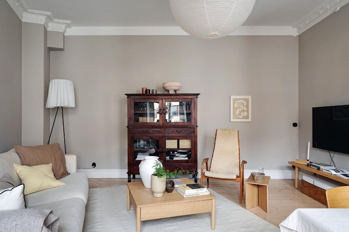 A Gothenburg Apartment with a Small Dark Green Bedroom 4 gray walls living room stucco