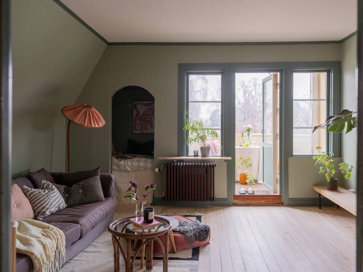 A 1920s Villa Pairs Modern Design and Period Features 20 green attic living room with sleeping nook
