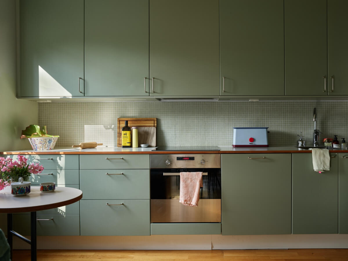 A Lovely Color Palette in a Midcentury Apartment in Sweden 15 green kitchen
