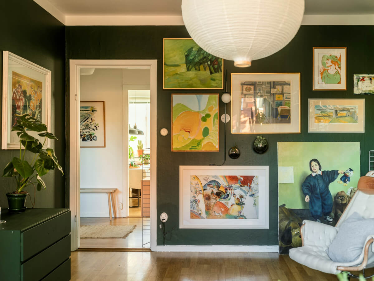 Cozy Plant-Filled Interiors in a 1940s Apartment 7 green living room gallery wall