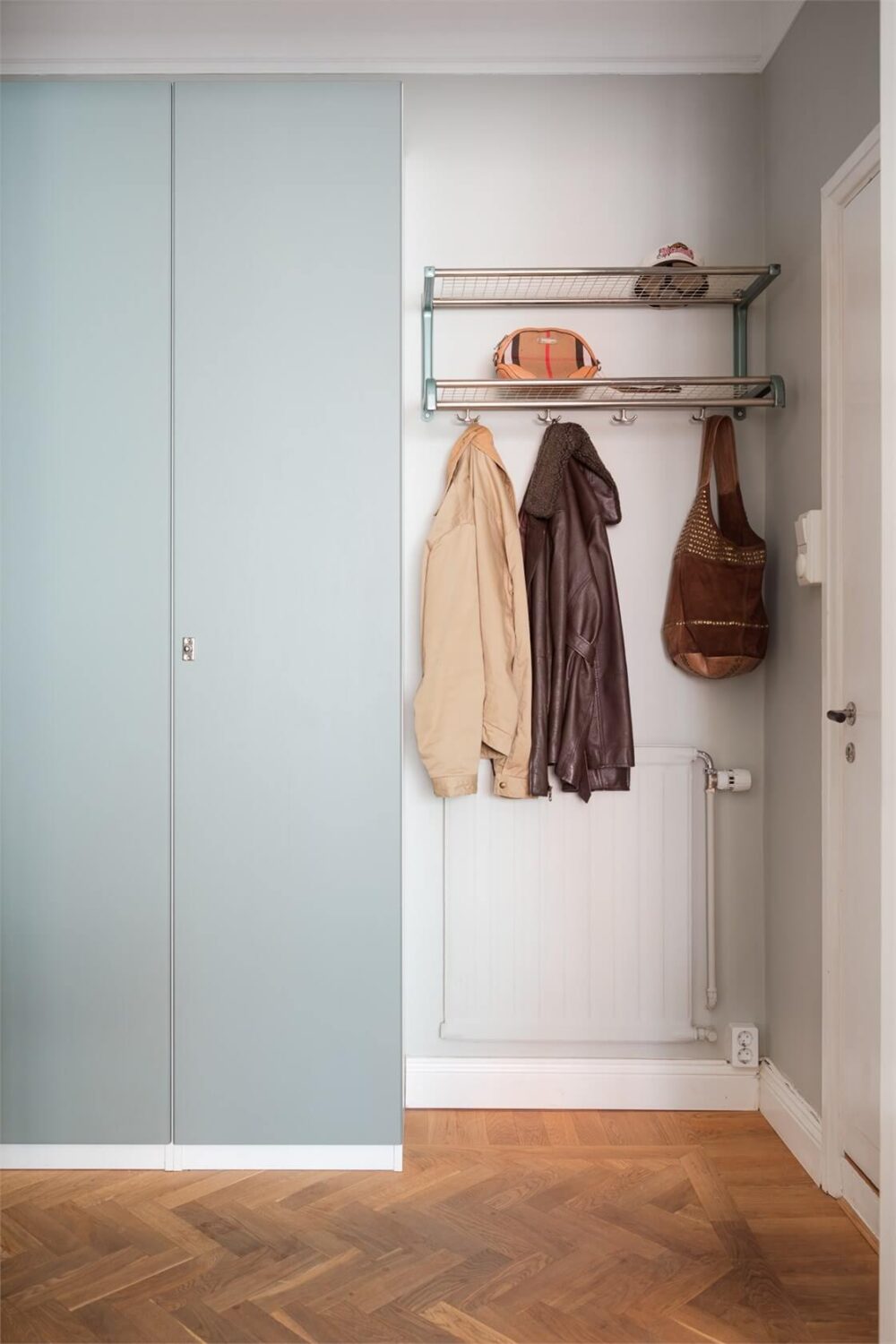A Small Open-Plan Apartment with Midcentury Furniture 15 hall built-in cabinets