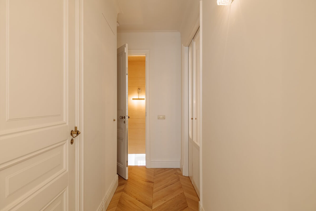 A Luxurious Apartment in Amsterdam with a Lovely Master Suite 21 hall chevron floor
