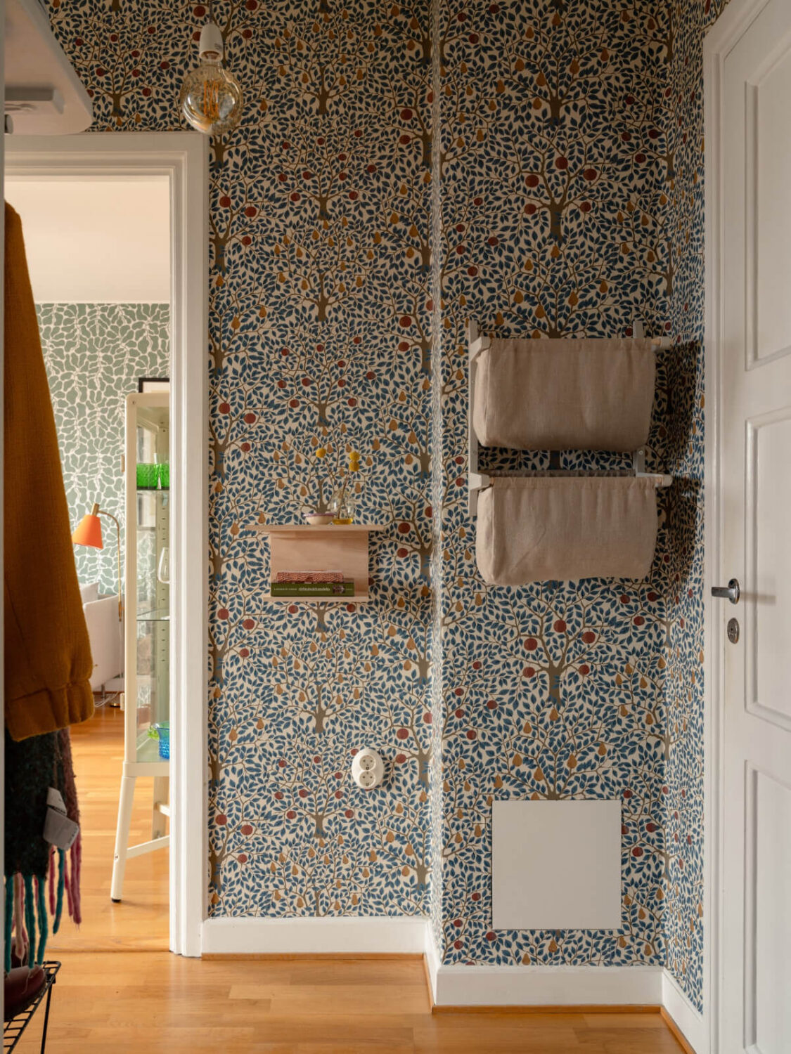 Colorful Wallpapers in a Well-Planned 1940s Apartment 20 hall hanging baskets colorful wallpaper