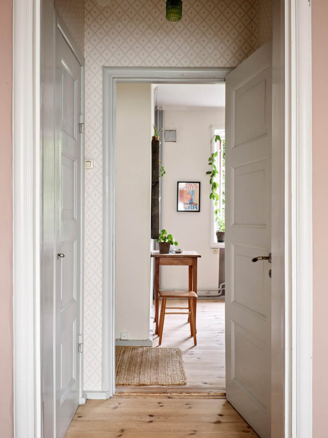 A Pink Ground Floor Studio Apartment with a Large Kitchen 14 hall wallpaper