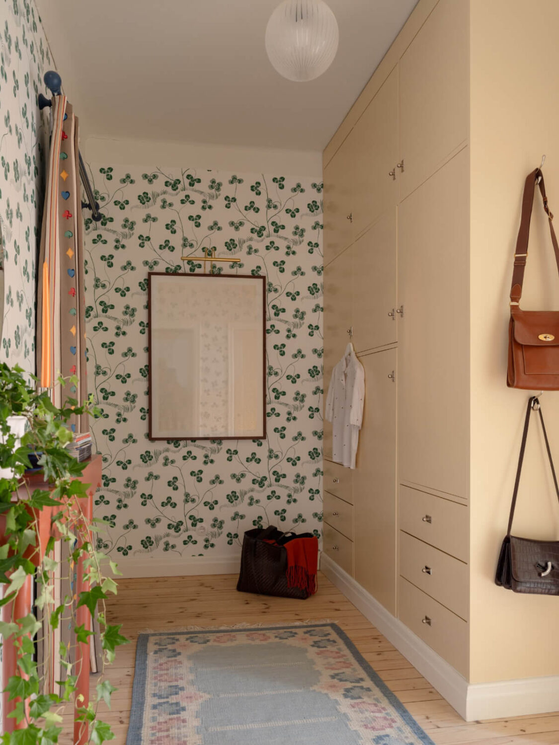 Best of 2025: Hallways 7 hall with built-in wardrobes and wallpaper