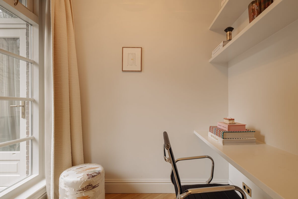 A Luxurious Apartment in Amsterdam with a Lovely Master Suite 7 home office shelves