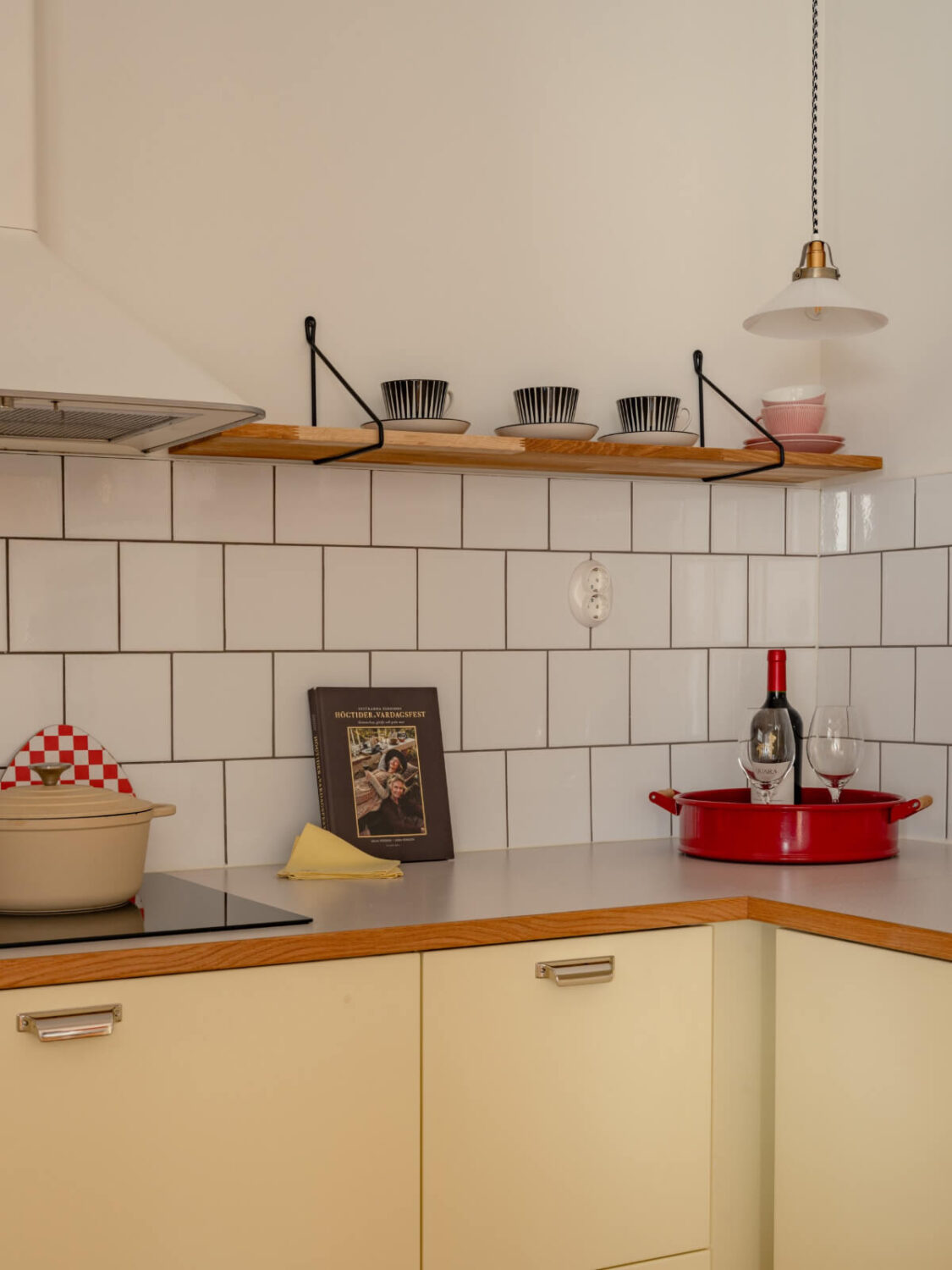 A Light Corner Apartment with a Pale Yellow Kitchen 13 kitchen detail