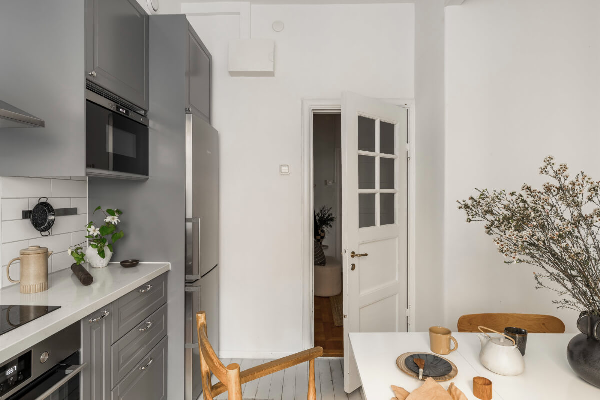 A Light Swedish Studio in an Early 20th Century Building 19 kitchen door