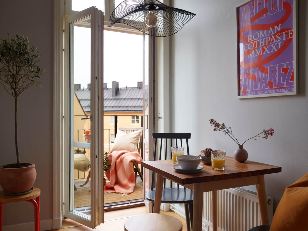 Lovely Color Combinations in a Charming One-Bedroom Apartment 11 kitchen table balcony doors