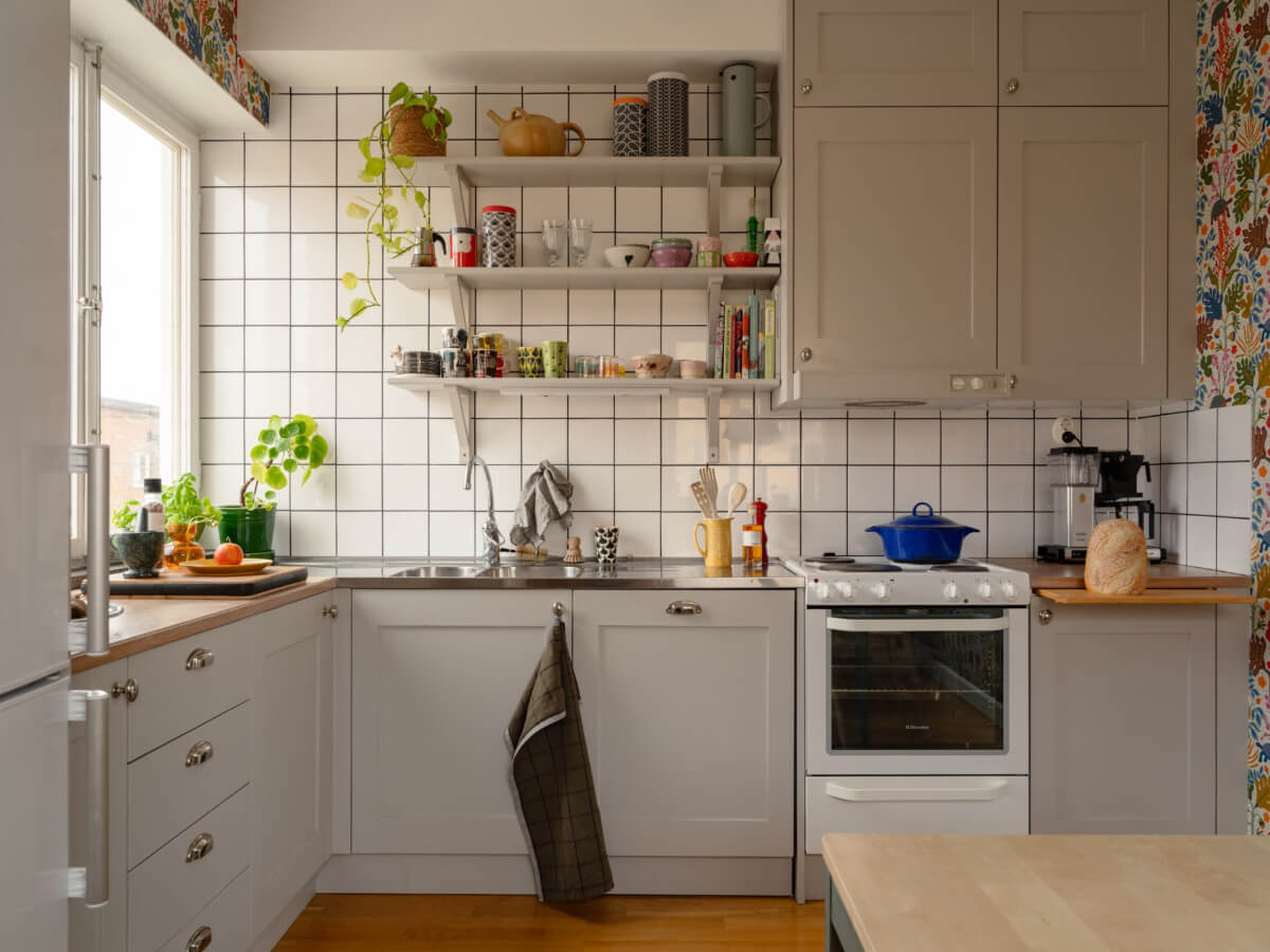 Colorful Wallpapers in a Well-Planned 1940s Apartment 13 kitchen white tiles shelves