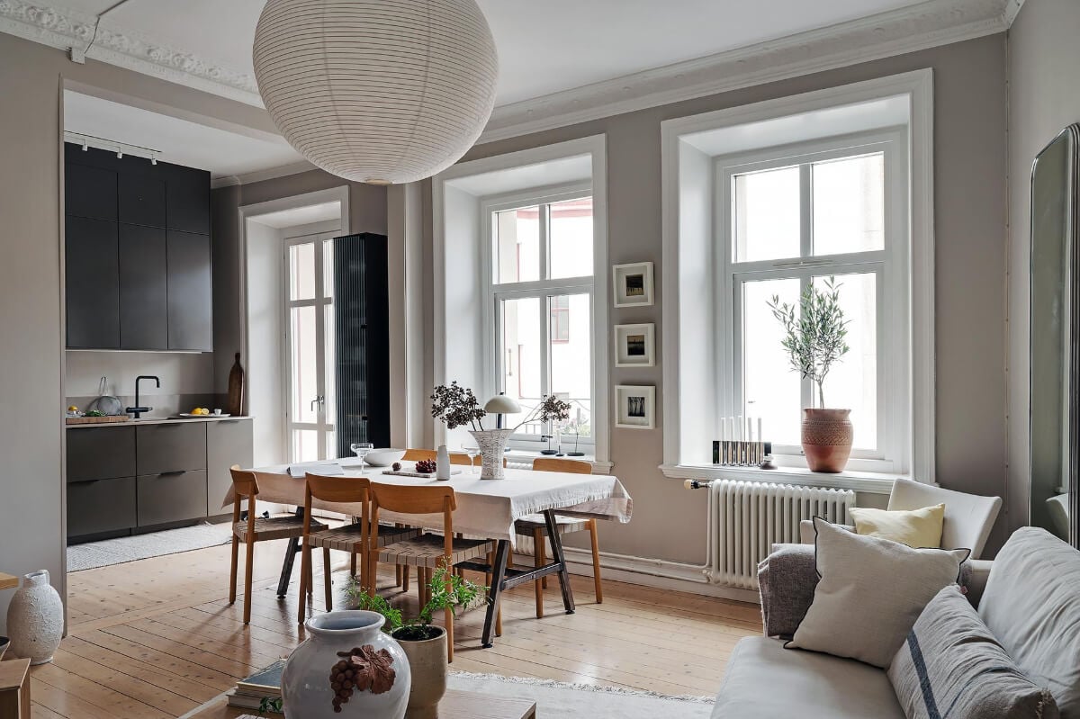 A Gothenburg Apartment with a Small Dark Green Bedroom 5 large window living room