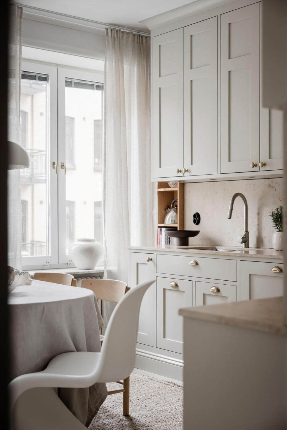 A Light Corner Apartment with an Open Flowing Floor Plan 10 light classic kitchen brass knobs