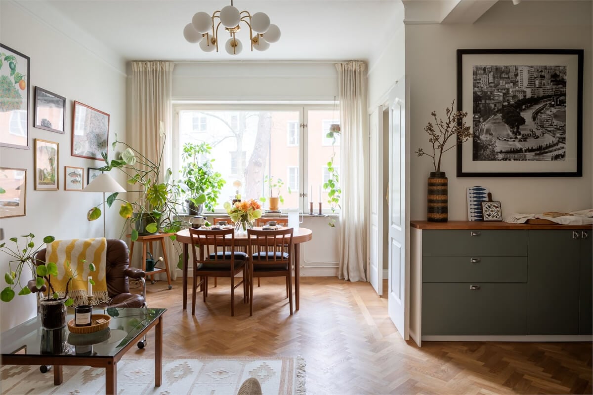 A Small Open-Plan Apartment with Midcentury Furniture 8 light open plan living space