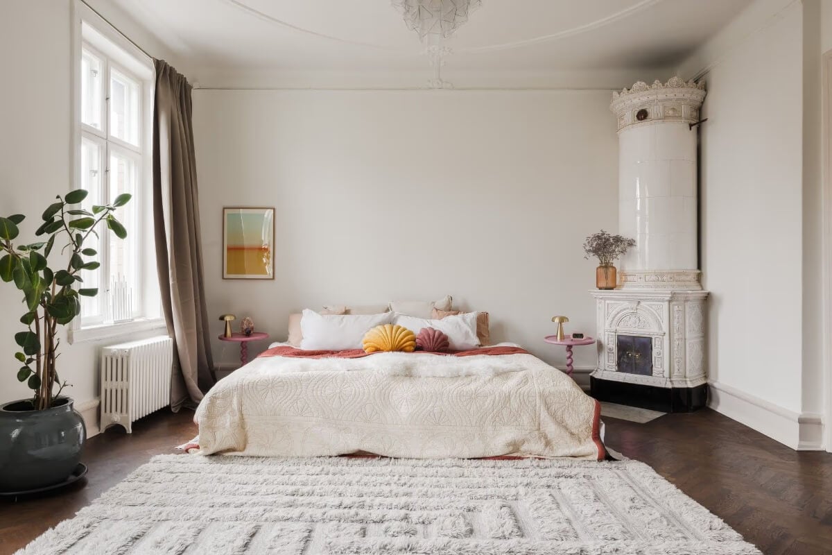 Grand Rooms and Period Features in a Malmö Apartment 17 light spacious bedroom with fireplace