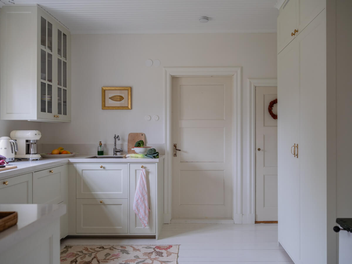 A Romantic Countryside Villa North of Stockholm 11 light swedish kitchen