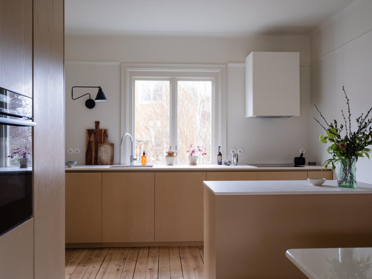 A 1920s Villa Pairs Modern Design and Period Features 9 light wooden modern kitchen