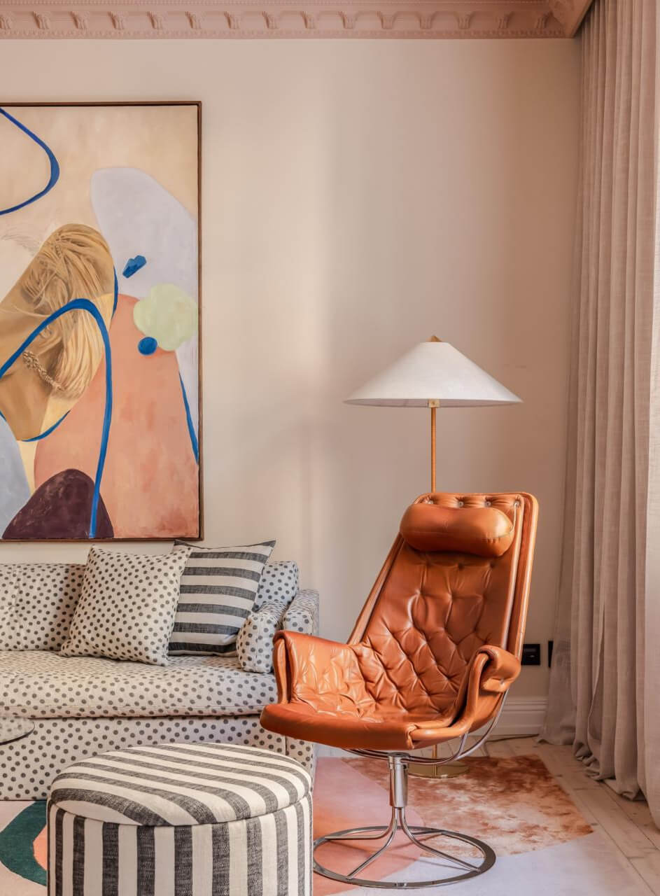 Pastel Colors and Contemporary Design in a Late 19th Century Apartment 5 living room detail