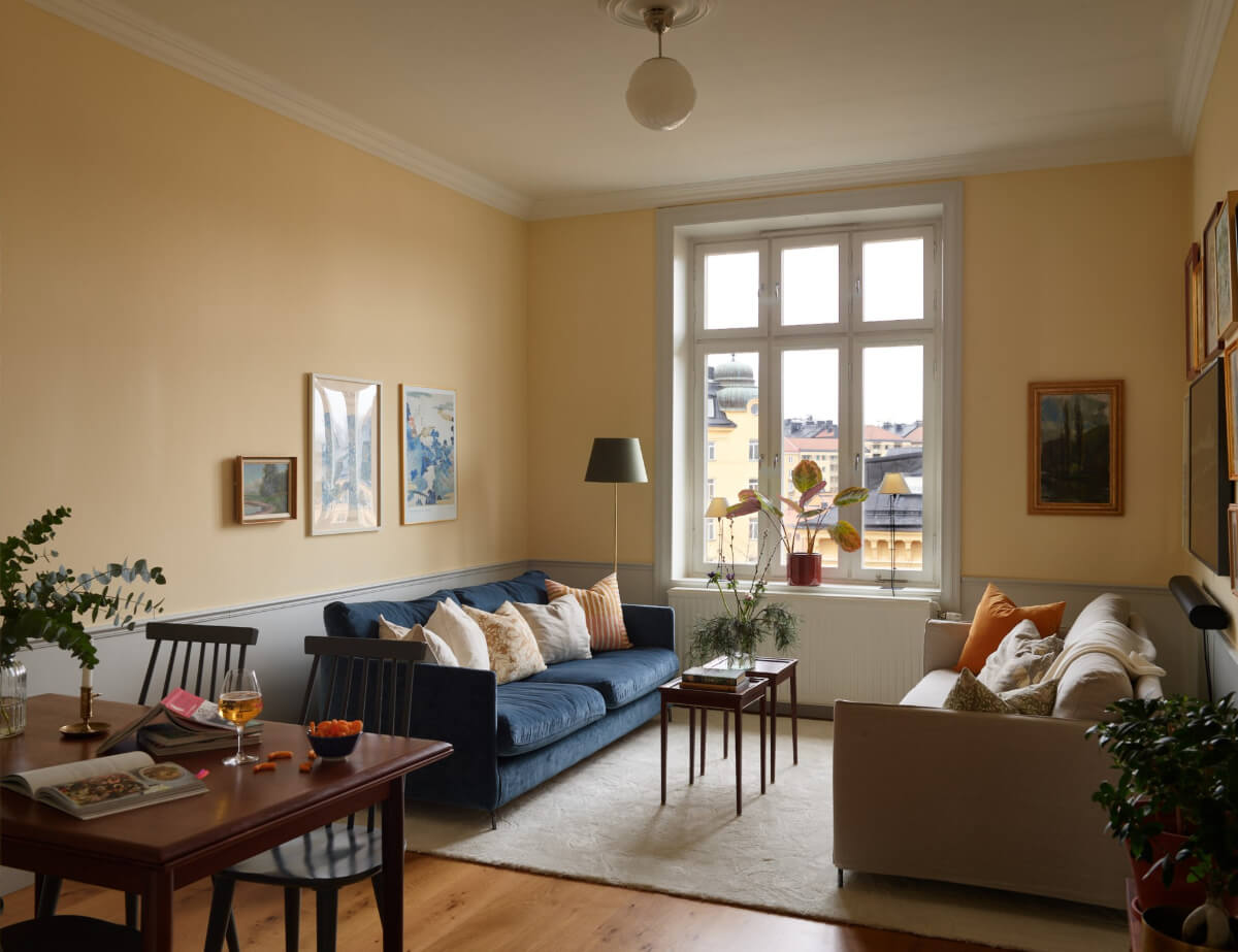 Lovely Color Combinations in a Charming One-Bedroom Apartment 1 living room yellow walls