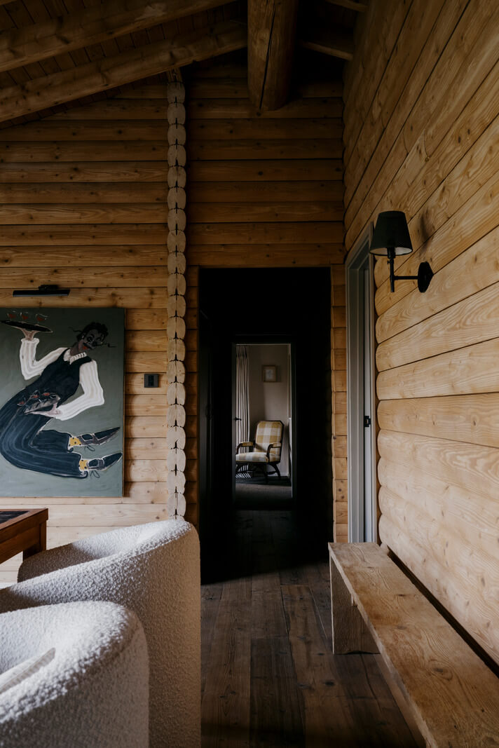 A Cozy and Contemporary Take on a Traditional Log House 10 log house interior