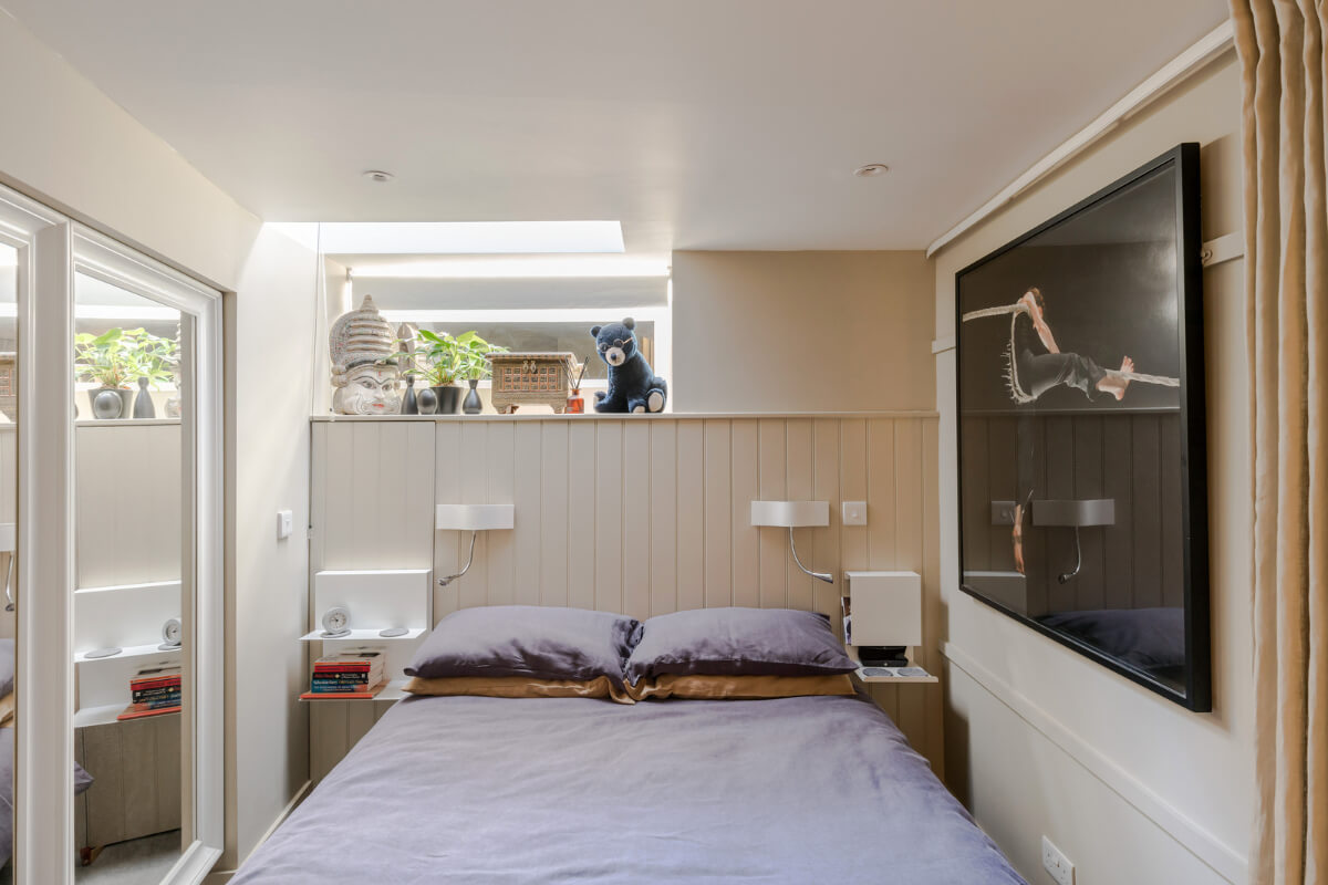 A Narrow Five-Story House with a Roof Garden in London's Clerkenwell 4 narrow bedroom skylight