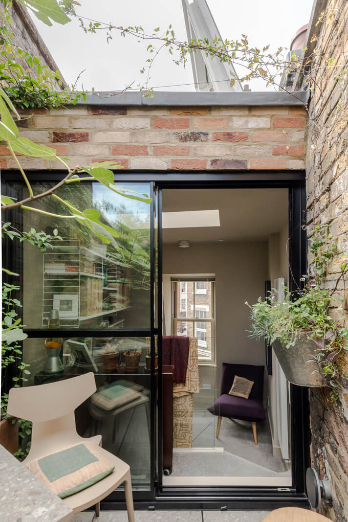 A Narrow Five-Story House with a Roof Garden in London's Clerkenwell 21 narrow house with roof terrace