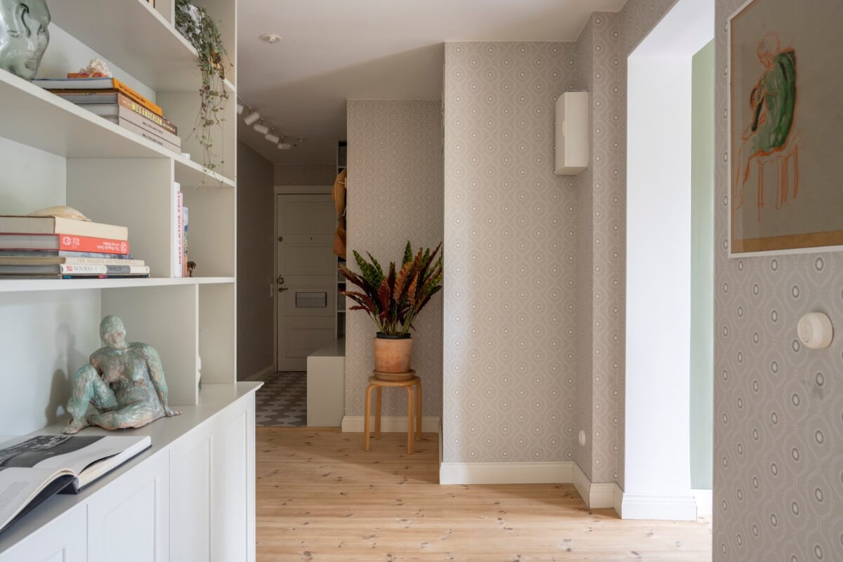 A Light Swedish Apartment with a Green Living Room 14 open hall with wallpaper