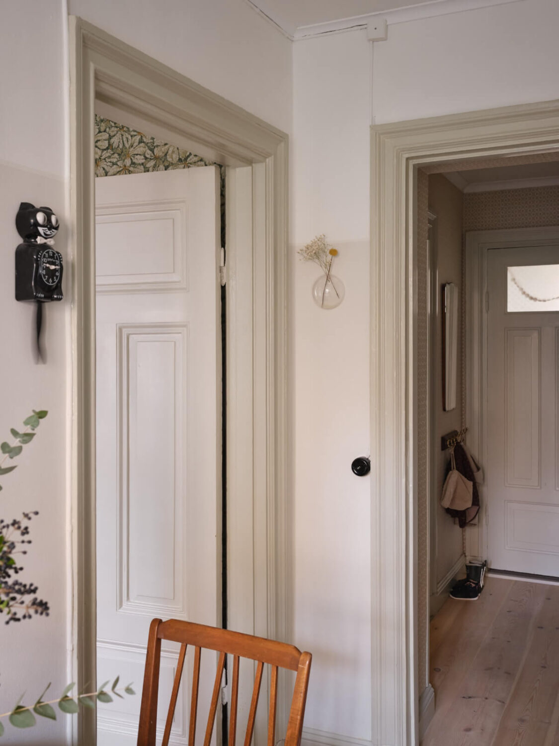 A Charming Vintage Apartment with Historic Wallpapers in Stockholm 10 original doors