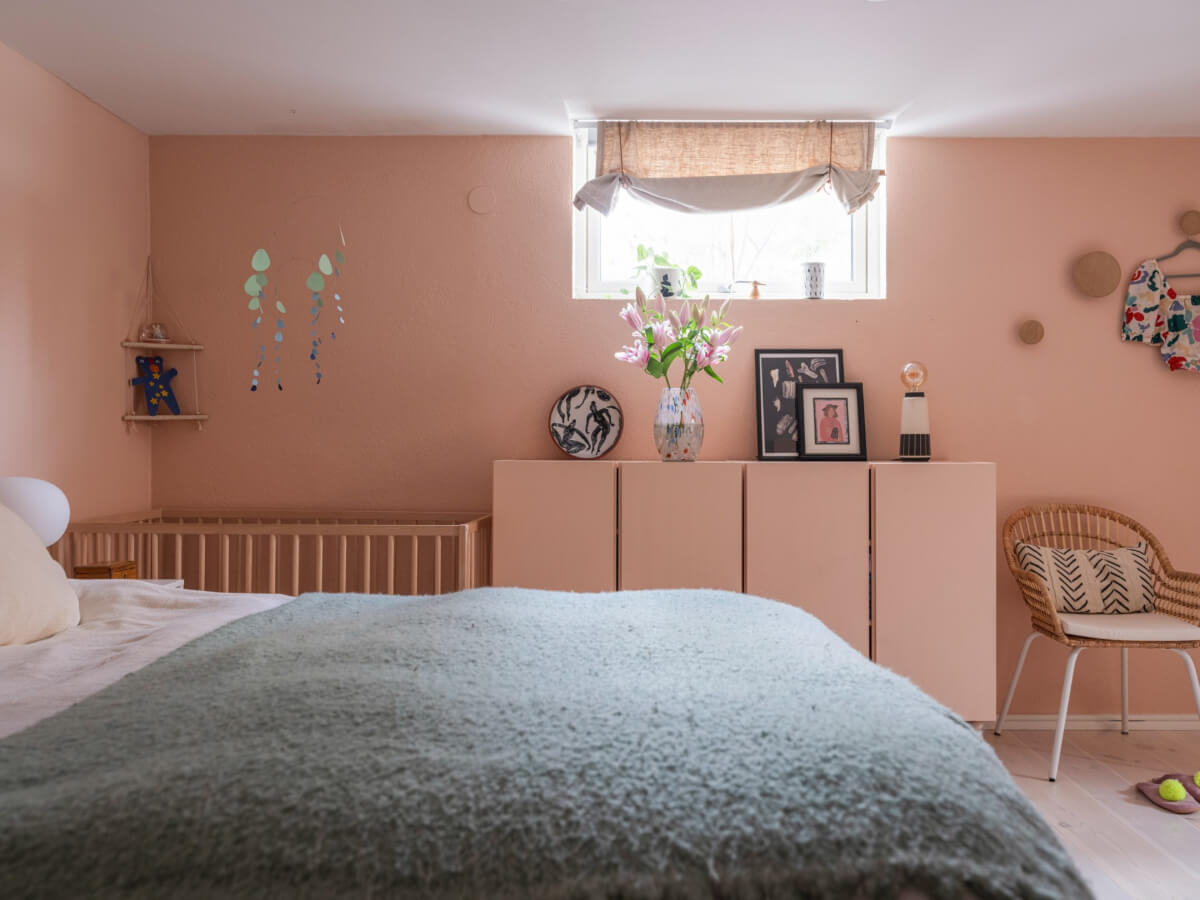 Colorful Decor in a Charming Family Duplex Apartment in Stockholm 22 pink bedroom