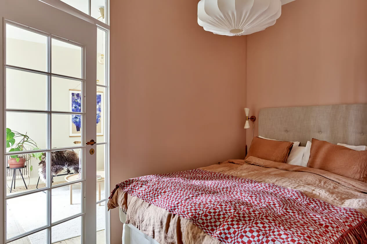 A Charming Swedish Apartment with a Spacious Balcony 21 pink bedroom
