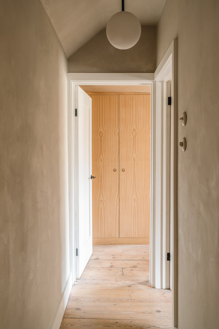 Contemporary Interiors in a Georgian Duplex Apartment in London 13 plaster hall